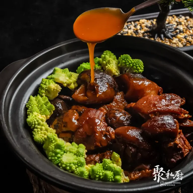 braised-pork-knuckles-with-sea-cucumber.